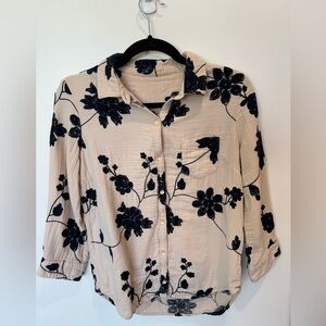 Long sleeve with embroidery flowers